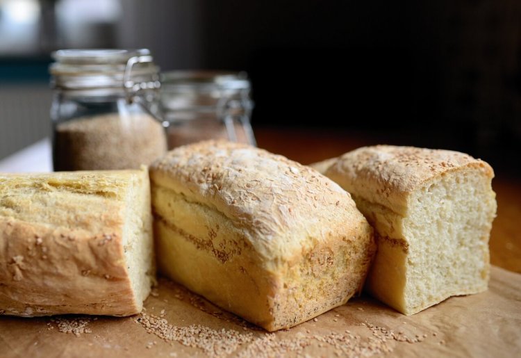 bread at farmers market table 
